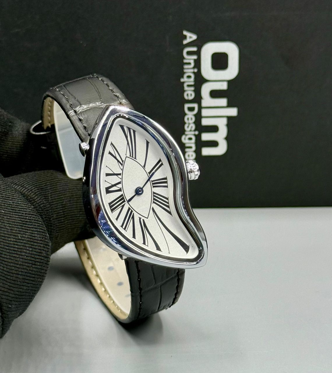 Oulm classic watch