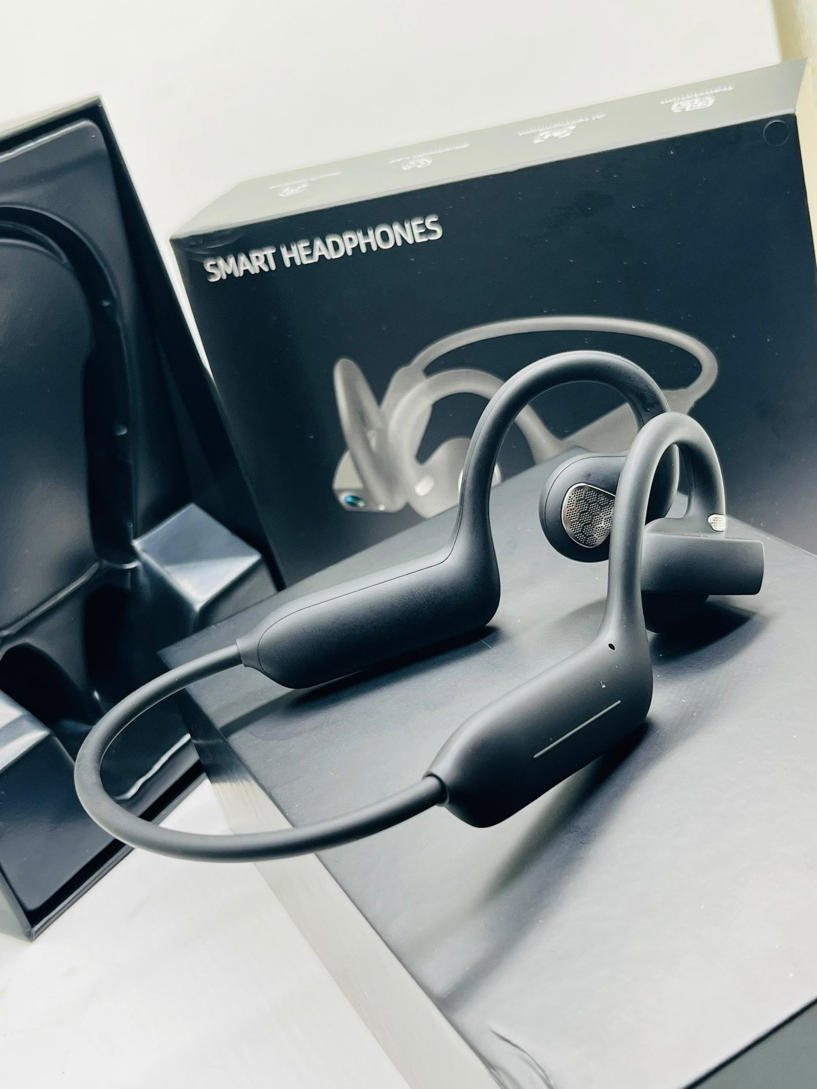 Smart Open-Ear Headphones with Built-in Camera — image 3